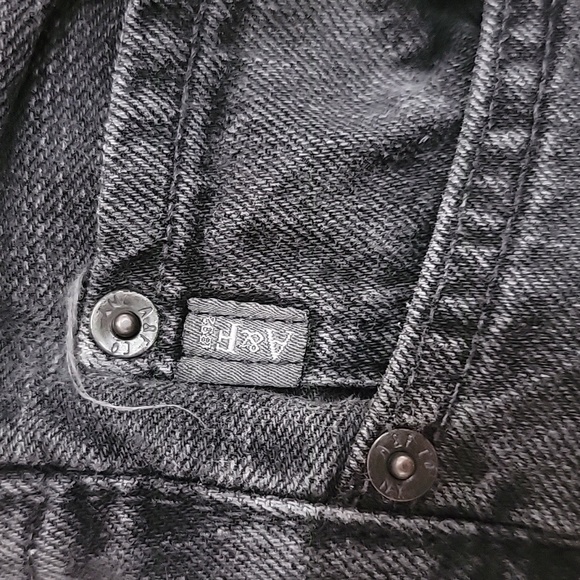 Jeans - Picture 2 of 5